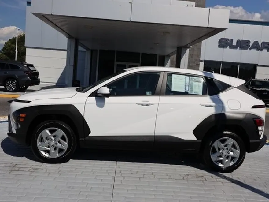 2024 Hyundai Kona SE photo 1