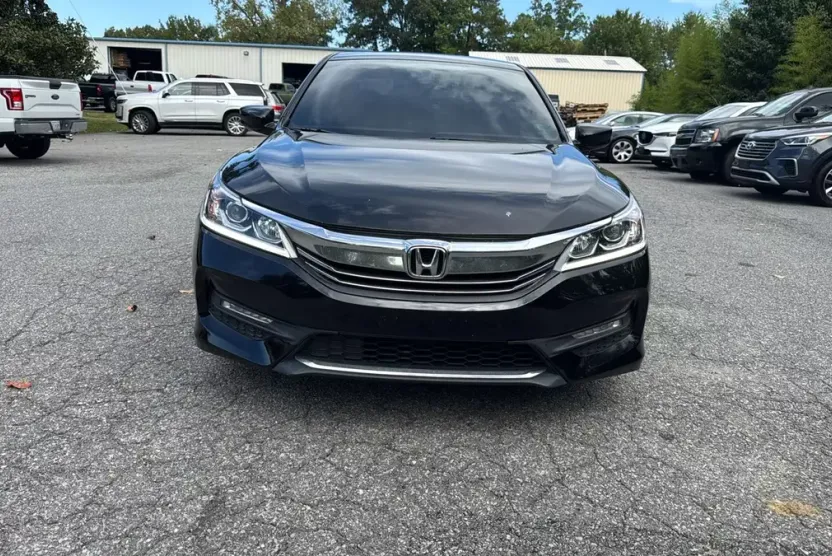 2017 Honda Accord Sport photo 1