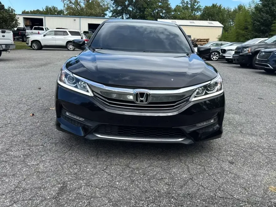 2017 Honda Accord Sport photo 1