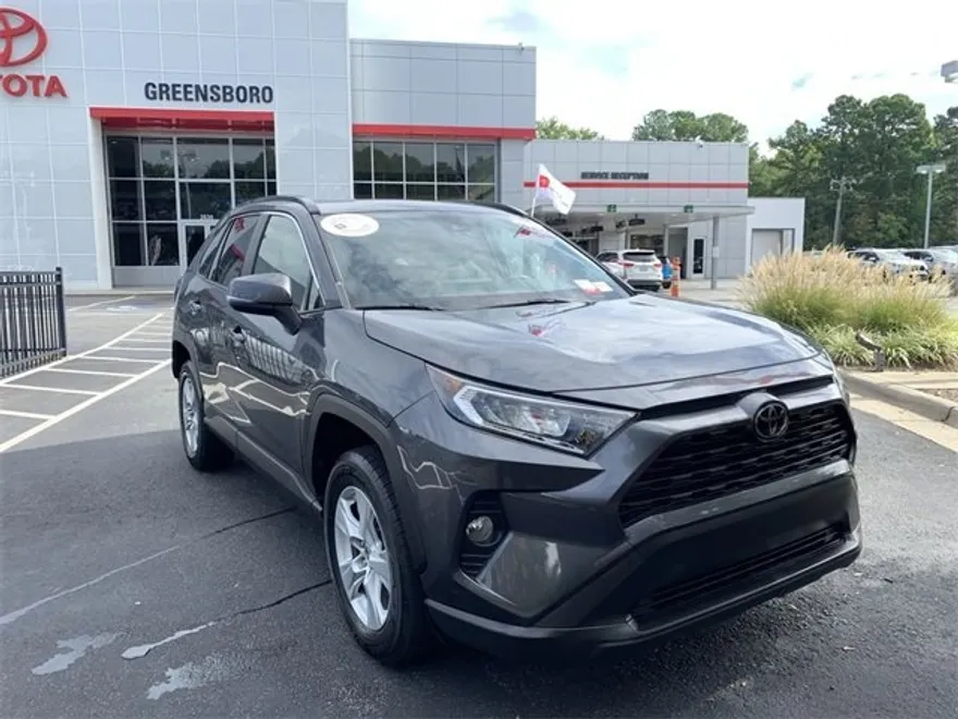2019 Toyota RAV4 Premium XLE photo 1