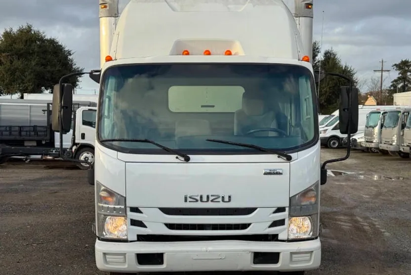 2016 Isuzu NPR photo 1