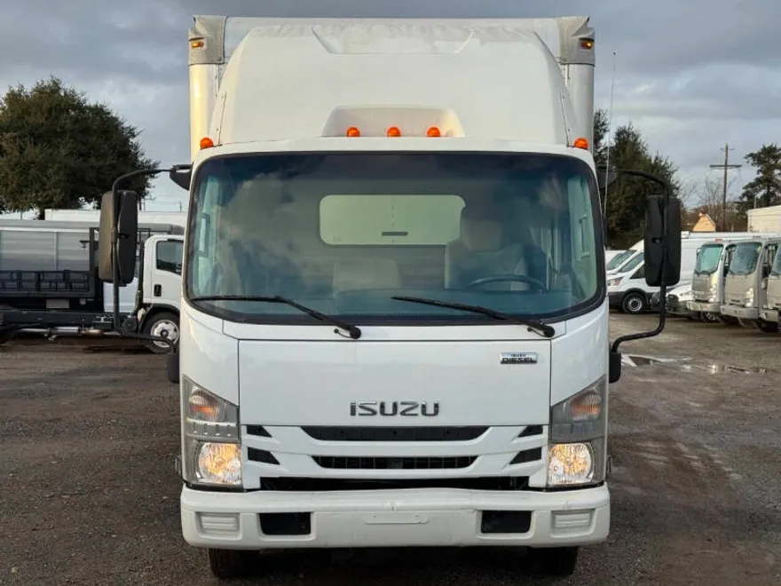 2016 Isuzu NPR photo 1