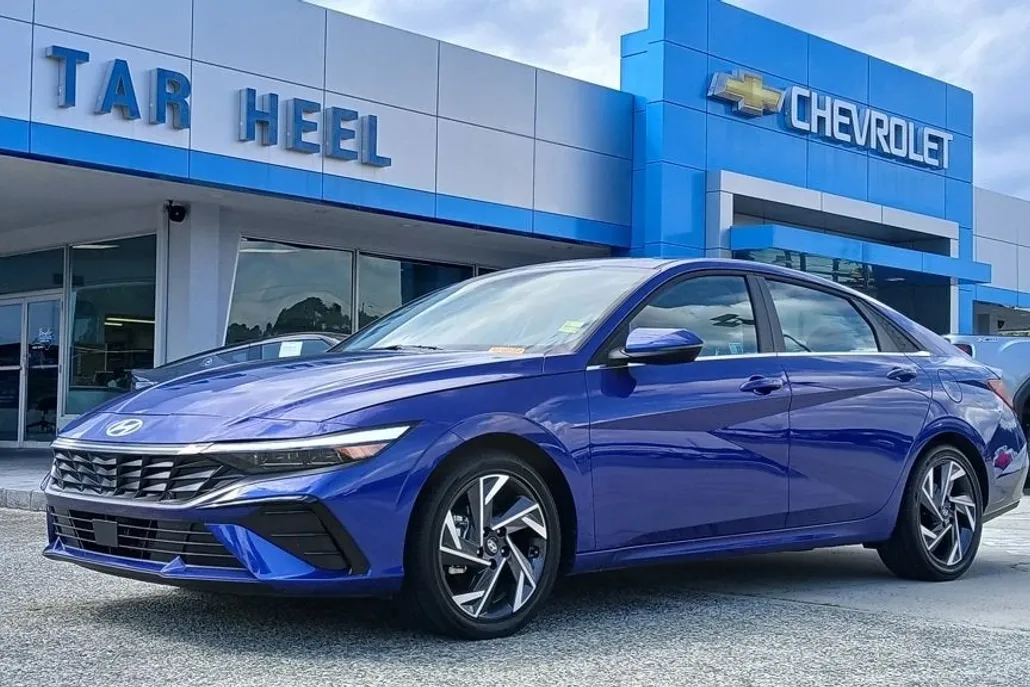 2025 Hyundai Elantra Hybrid Limited photo 1