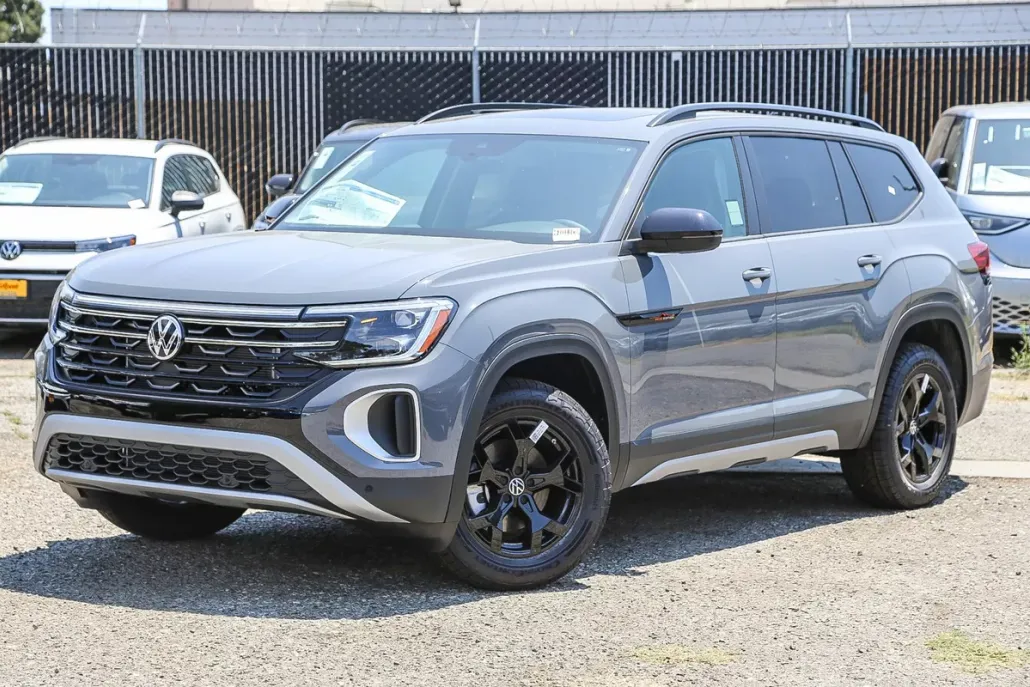 2025 Volkswagen Atlas Peak Edition SE photo 1