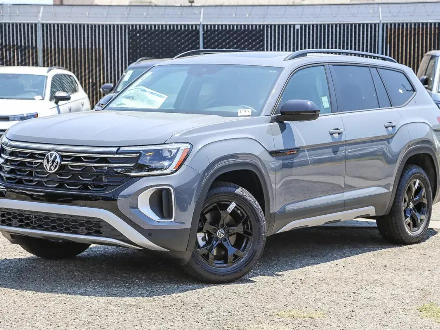 2025 Volkswagen Atlas Peak Edition SE photo 1