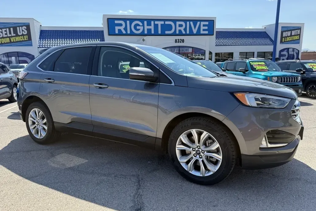 2022 Ford Edge Titanium photo 1