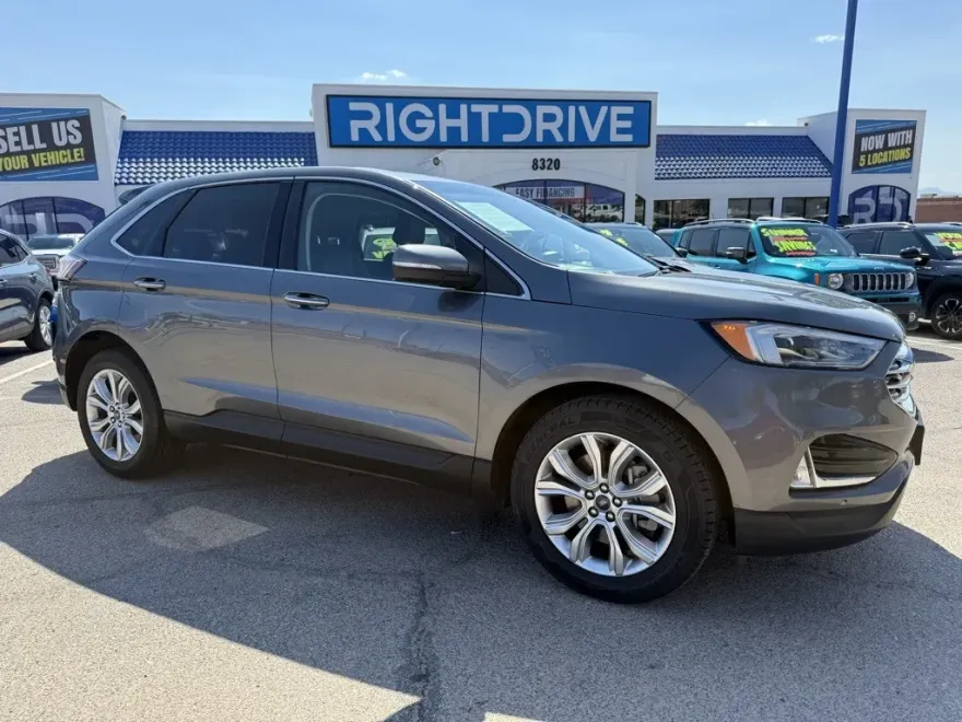 2022 Ford Edge Titanium photo 1