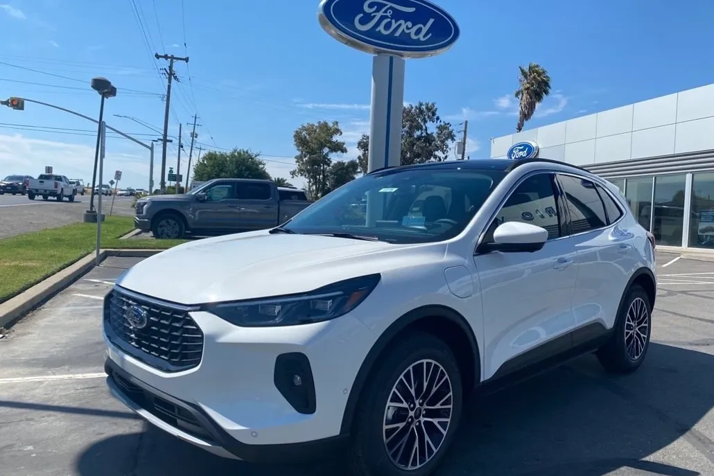 2024 Ford Escape Plug-In Hybrid photo 1