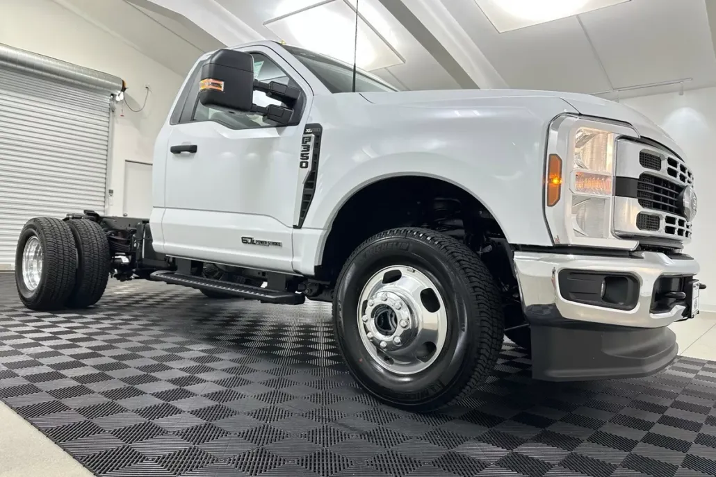 2025 Ford F-350 photo 1