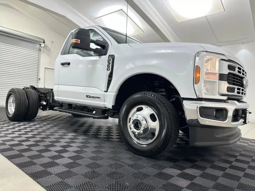 2025 Ford F-350 photo 1