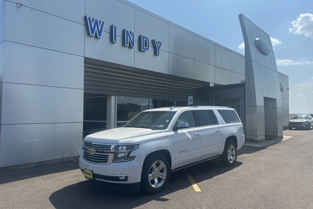2017 Chevrolet Suburban Premier photo 1