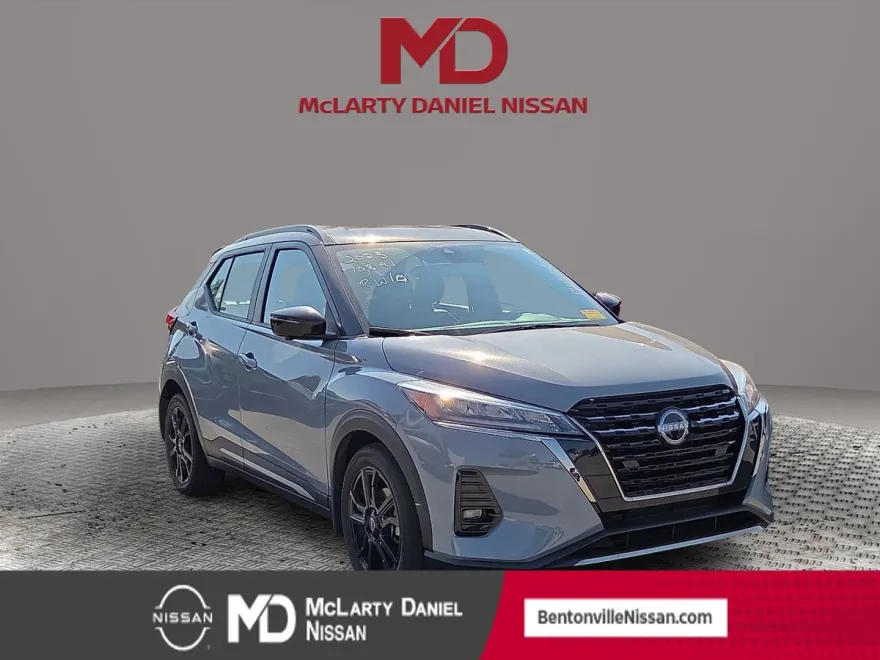 2023 Nissan Kicks SR photo 1