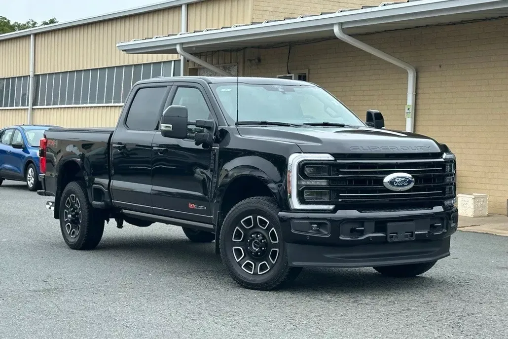 2025 Ford F-250 Platinum photo 1
