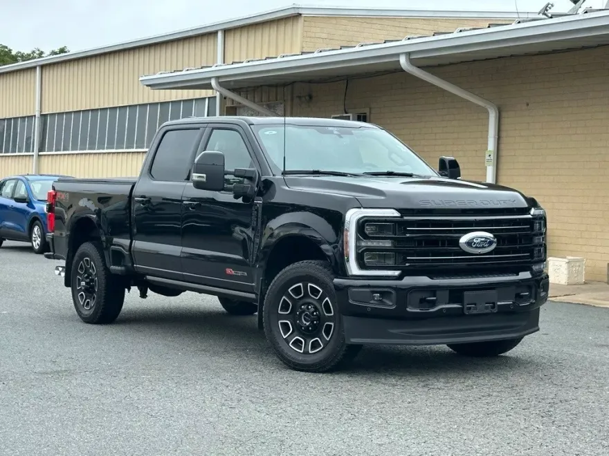 2025 Ford F-250 Platinum photo 1