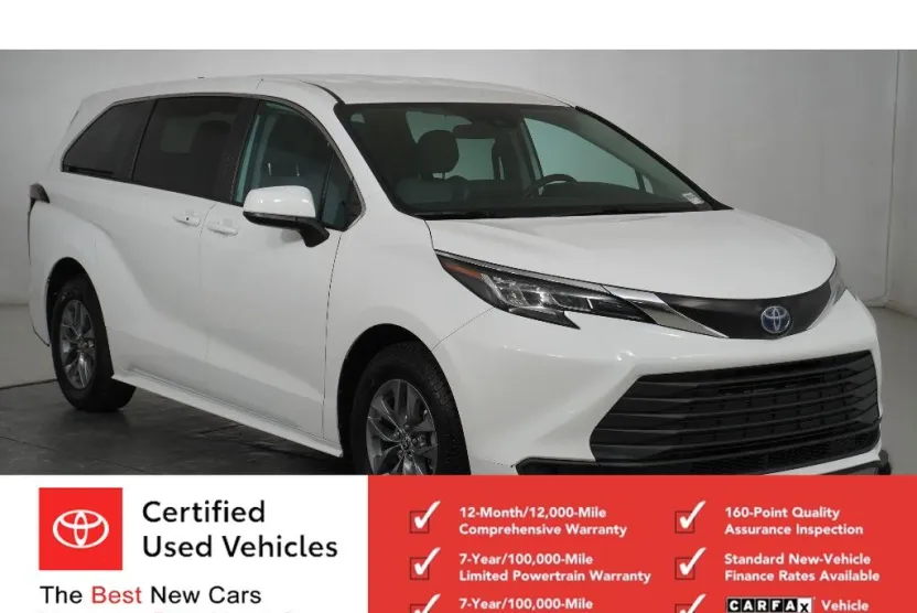2022 Toyota Sienna LE photo 1