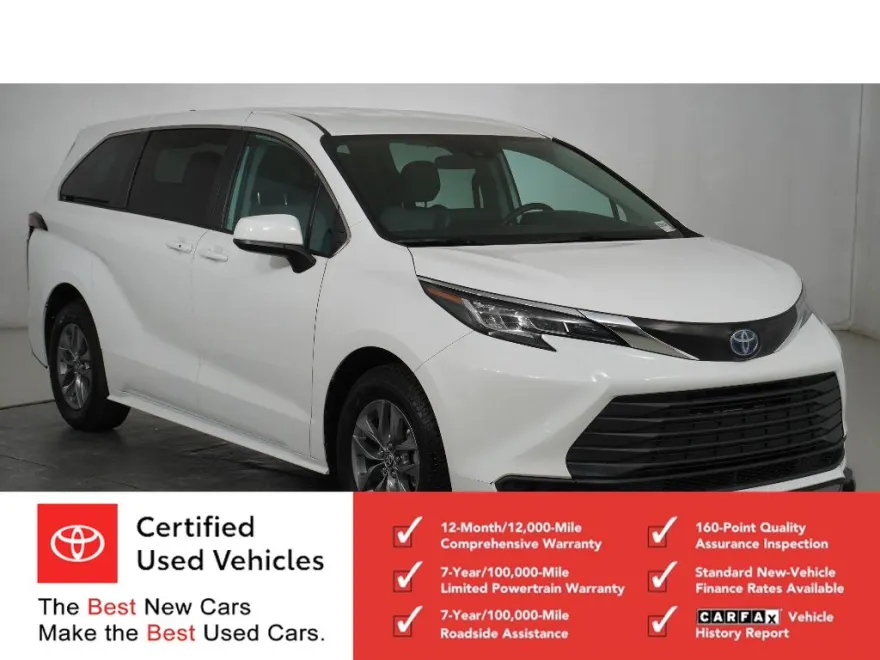 2022 Toyota Sienna LE photo 1
