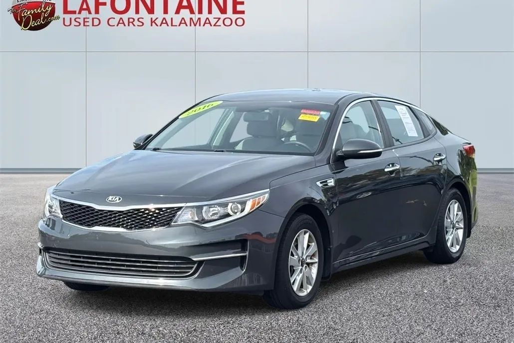 2016 Kia Optima LX photo 1