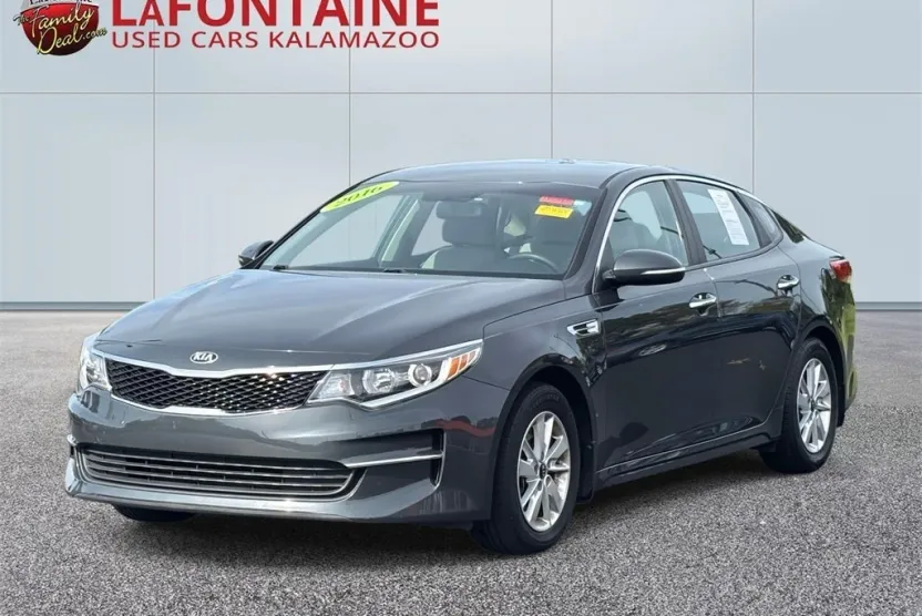 2016 Kia Optima LX photo 1