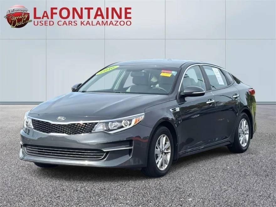 2016 Kia Optima LX photo 1