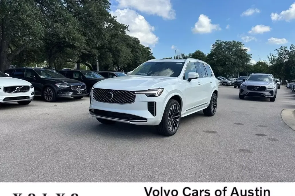 2026 Volvo XC90 B5 Plus photo 1