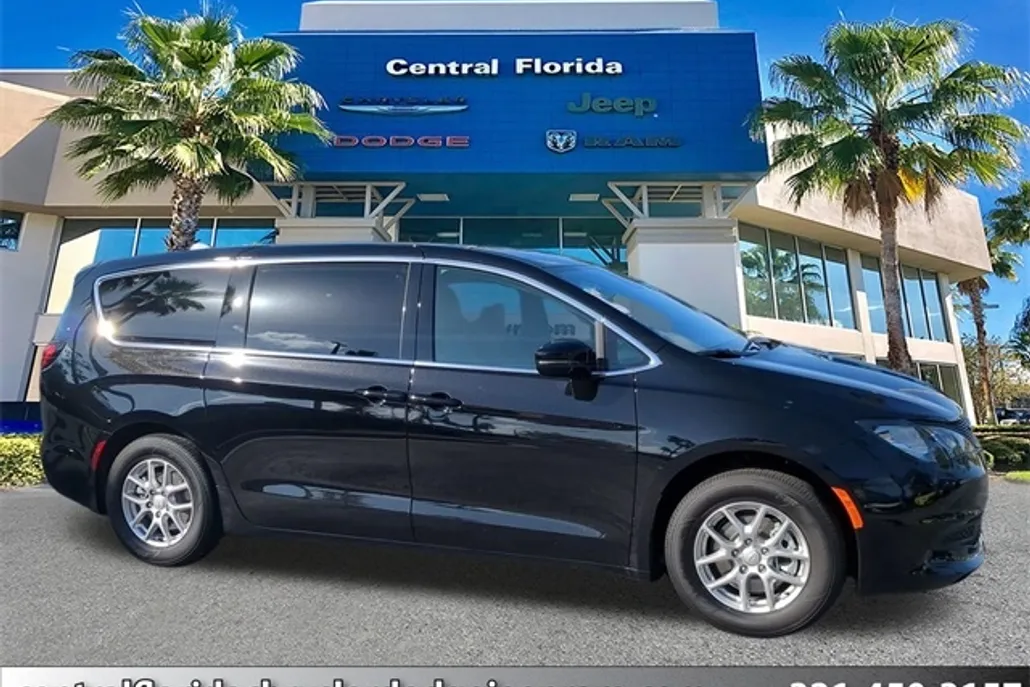 2026 Chrysler Voyager LX photo 1