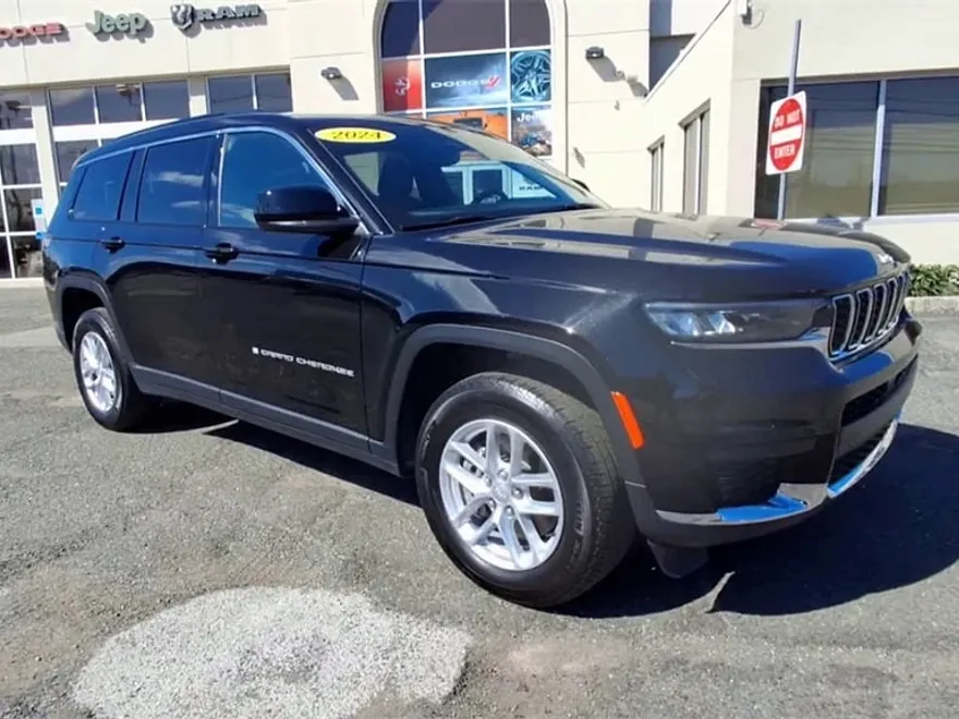 2024 Jeep Grand Cherokee Laredo photo 1