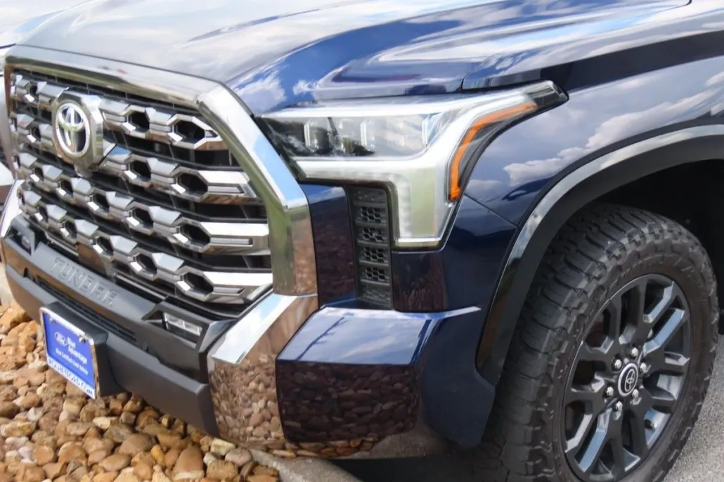 2023 Toyota Tundra Platinum photo 1