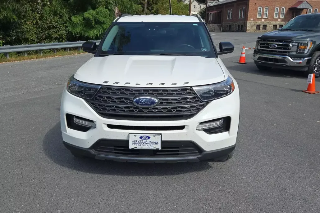 2022 Ford Explorer XLT photo 1