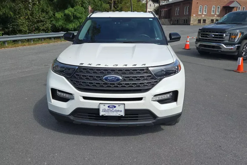 2022 Ford Explorer XLT photo 1