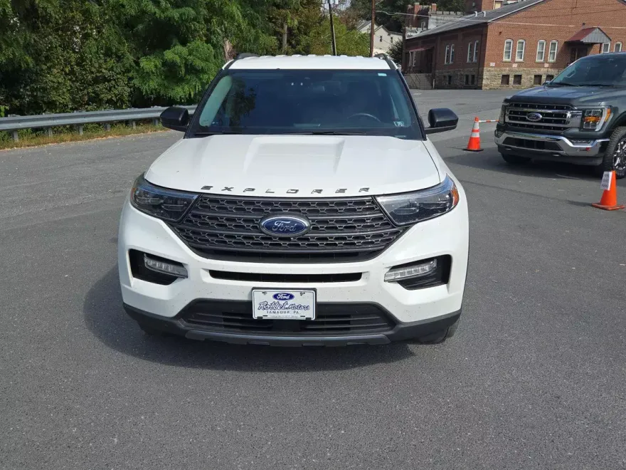 2022 Ford Explorer XLT photo 1