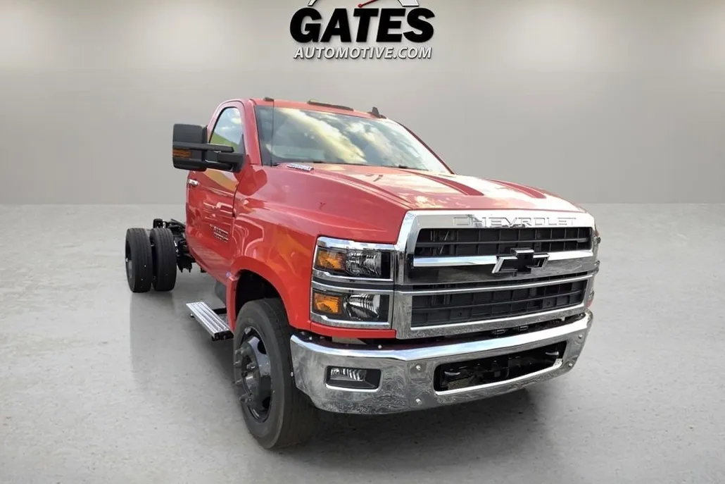 2024 Chevrolet Silverado 4500HD LT photo 1