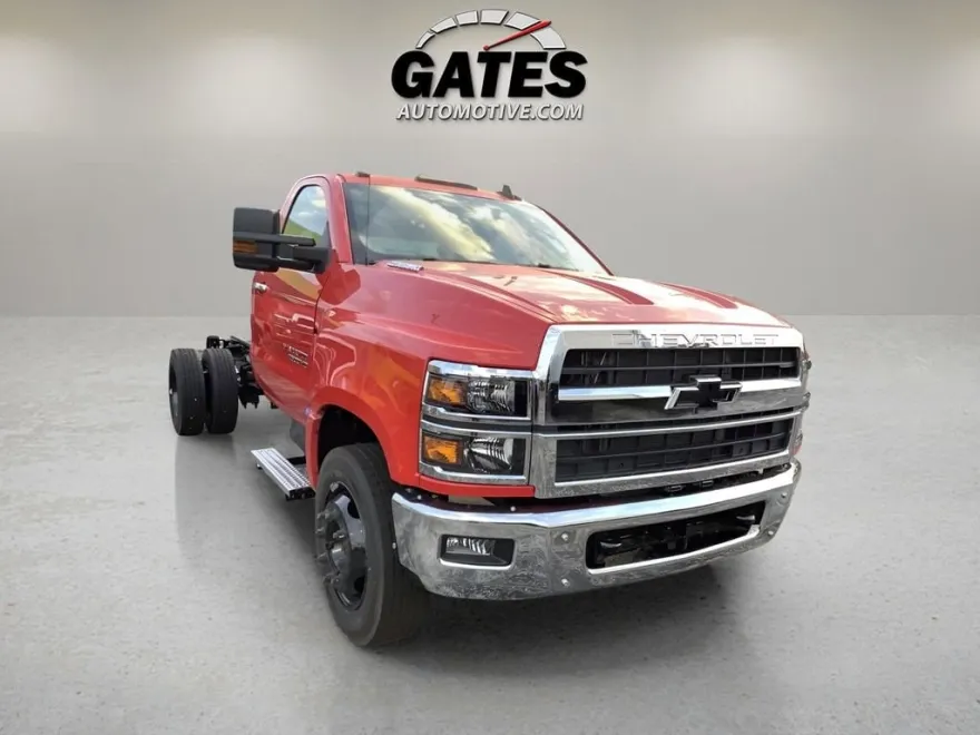 2024 Chevrolet Silverado 4500HD LT photo 1