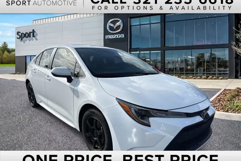 2022 Toyota Corolla LE photo 1