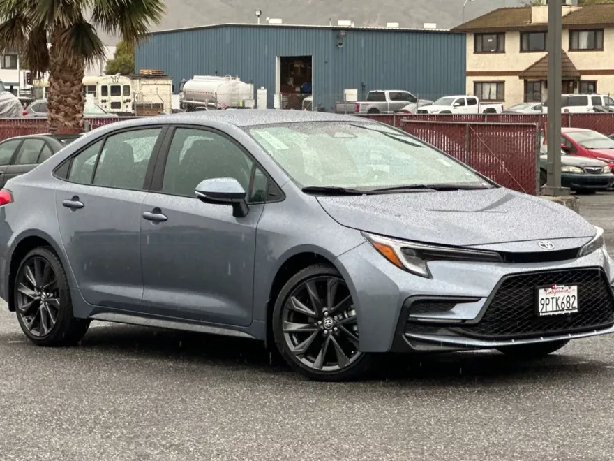 2024 Toyota Corolla SE photo 1