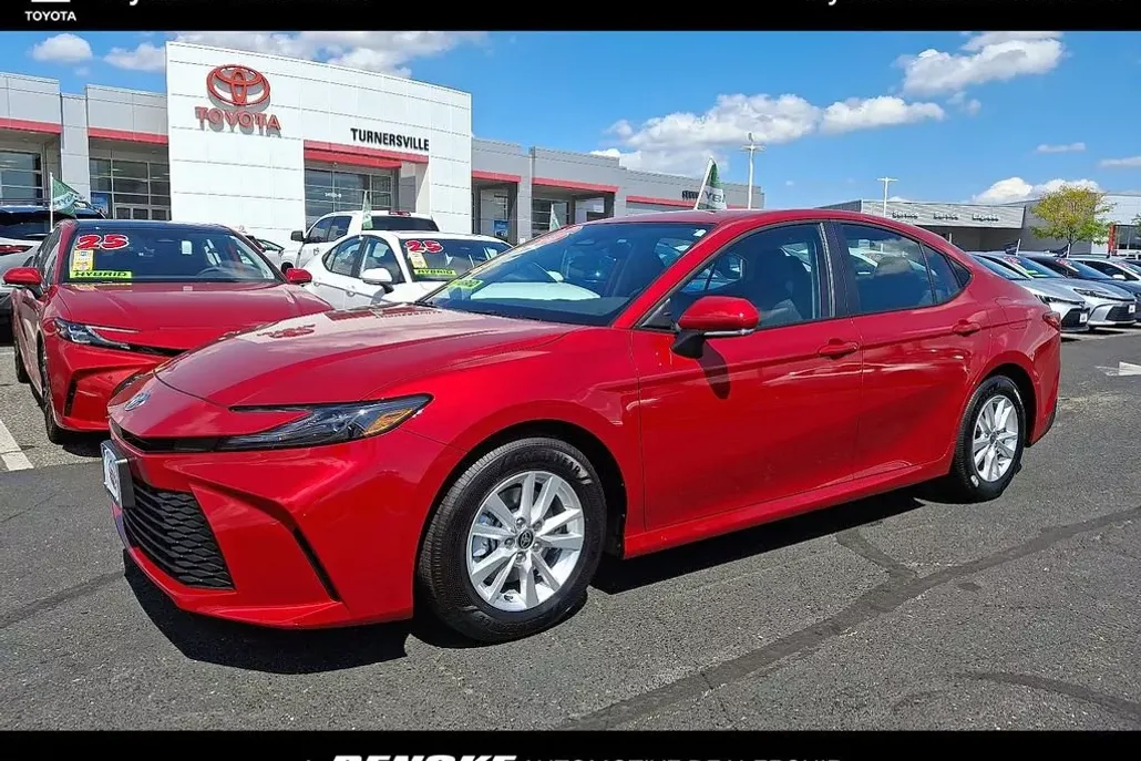 2025 Toyota Camry LE photo 1