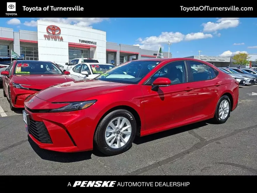 2025 Toyota Camry LE photo 1