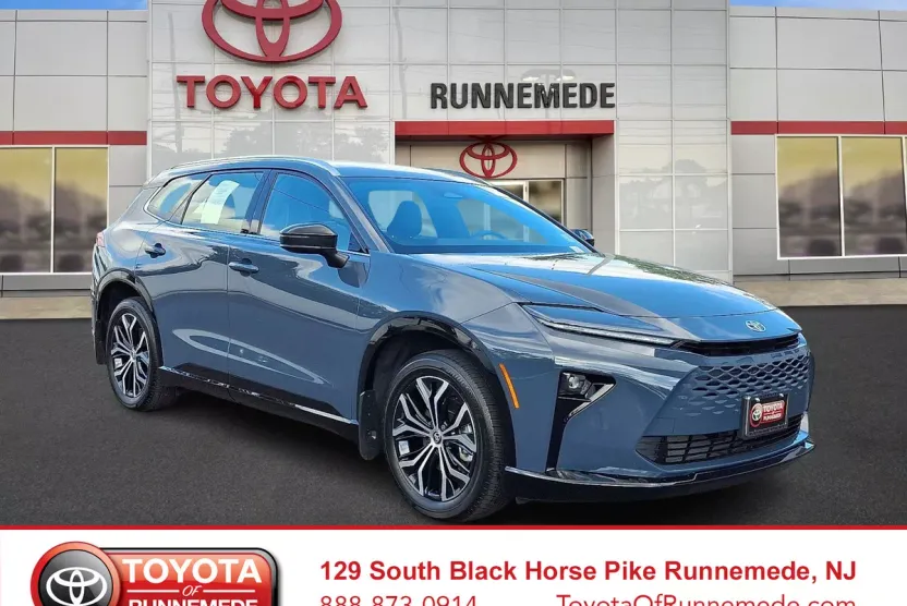2025 Toyota Crown Signia XLE photo 1