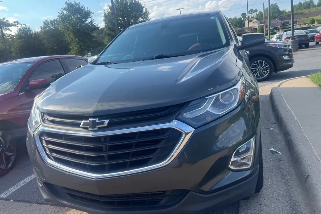 2018 Chevrolet Equinox LT photo 1