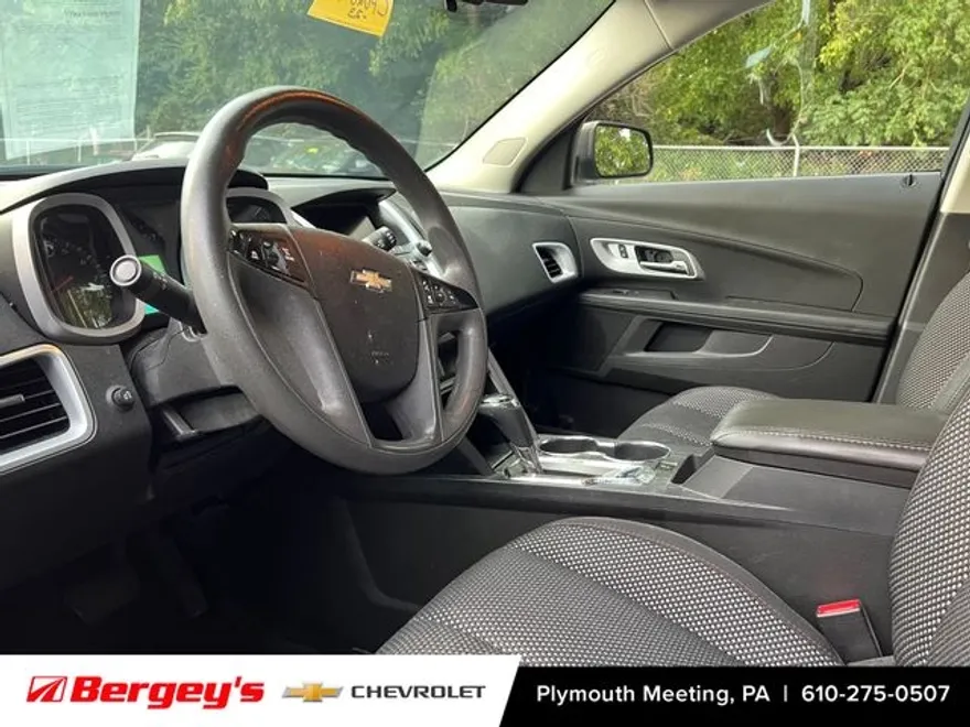 2016 Chevrolet Equinox LS photo 2