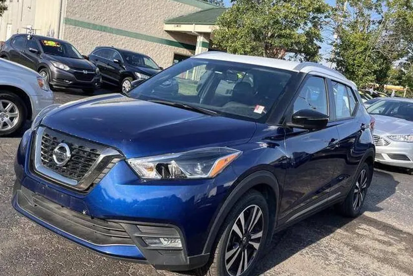 2019 Nissan Kicks SR photo 1