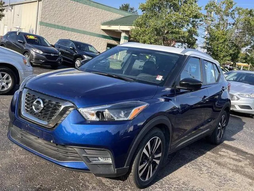 2019 Nissan Kicks SR photo 1