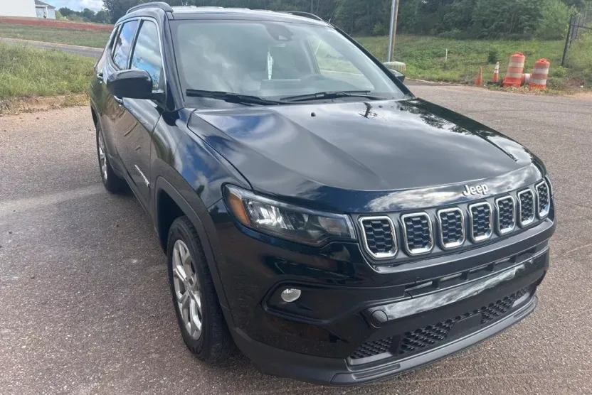 2024 Jeep Compass Latitude photo 1