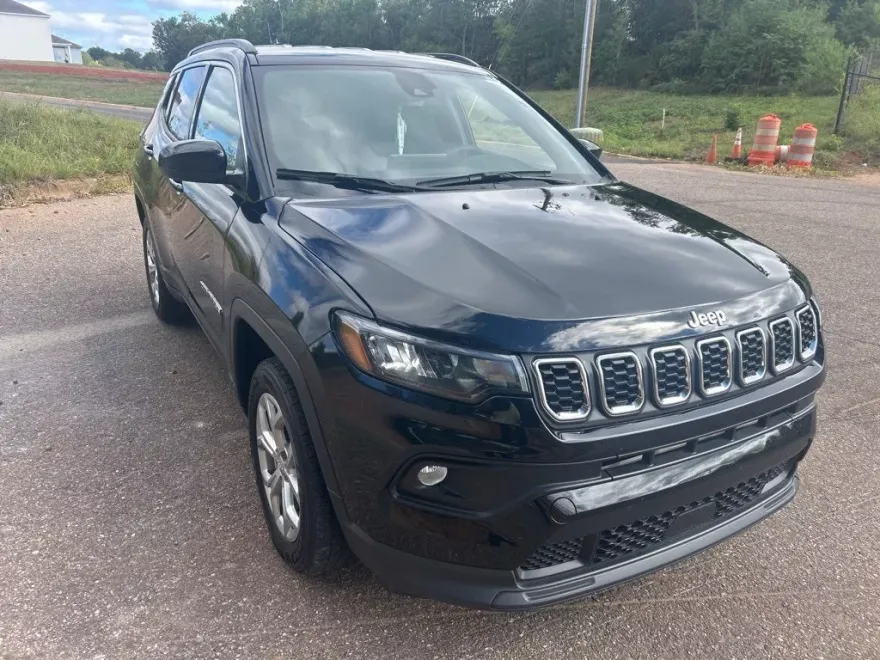 2024 Jeep Compass Latitude photo 1