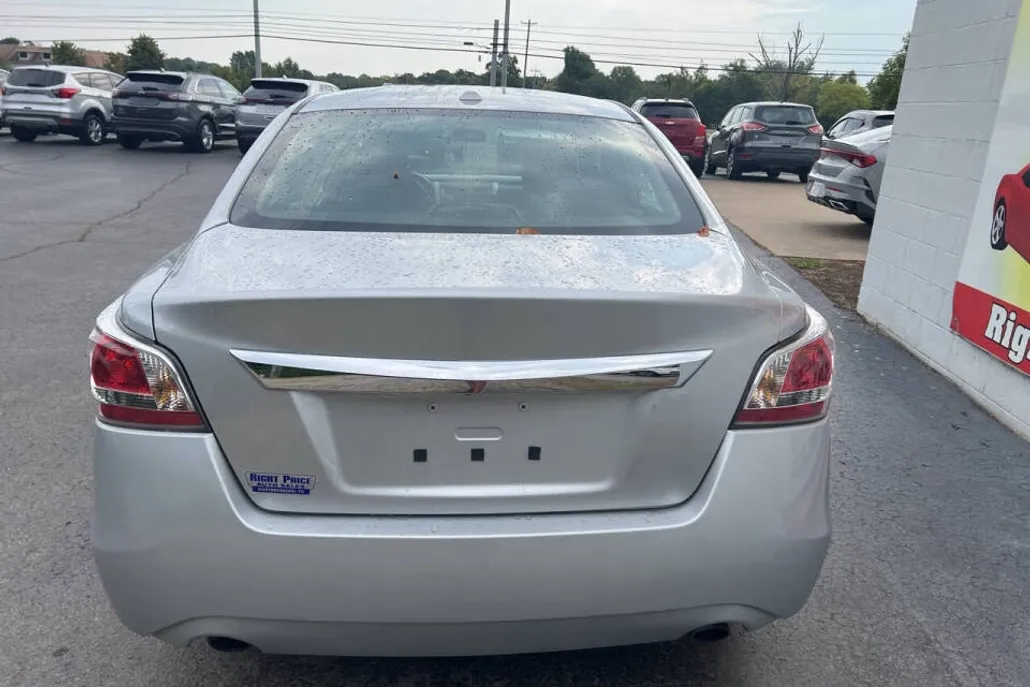 2015 Nissan Altima 2.5 S photo 1