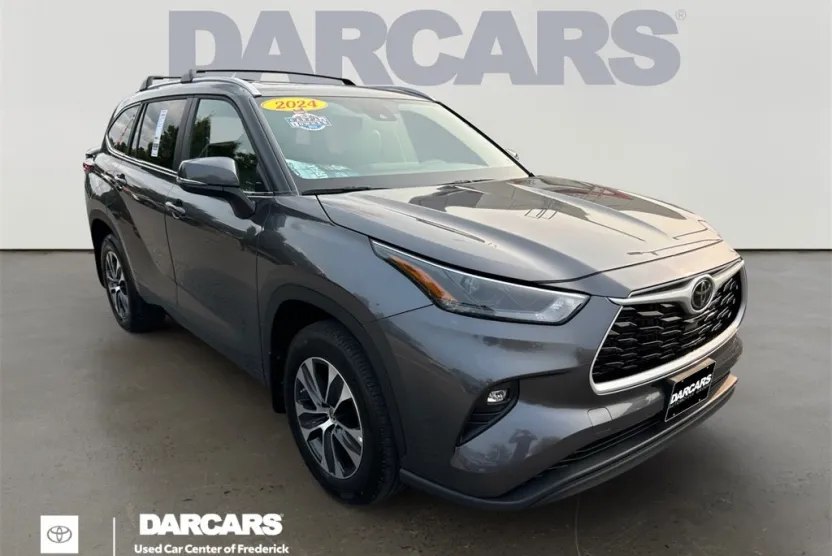 2024 Toyota Highlander XLE photo 1