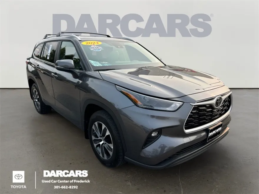 2024 Toyota Highlander XLE photo 1