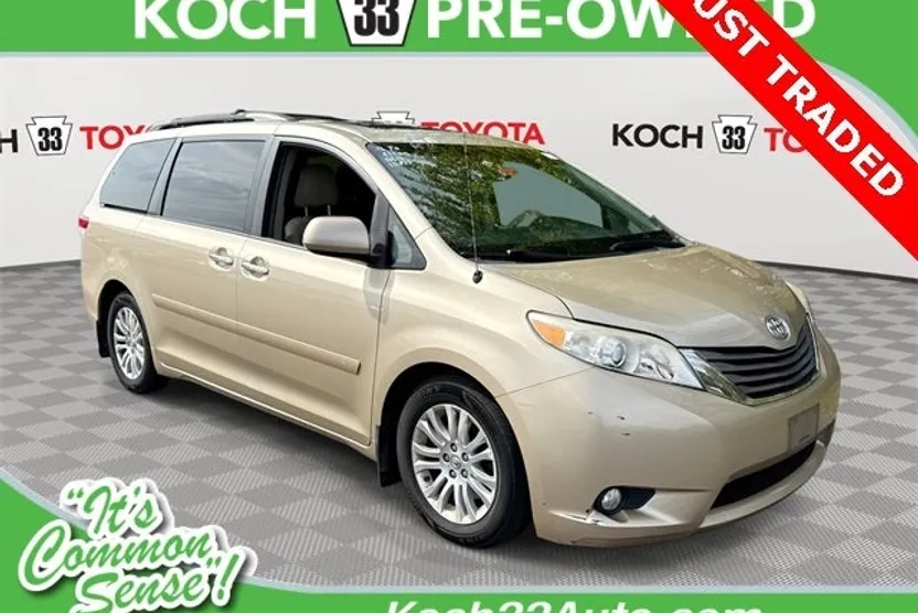 2013 Toyota Sienna XLE photo 1