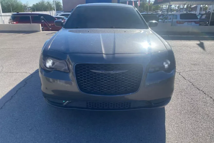 2020 Chrysler 300 Touring photo 1