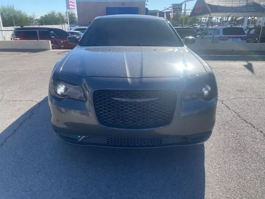 2020 Chrysler 300 Touring photo 1