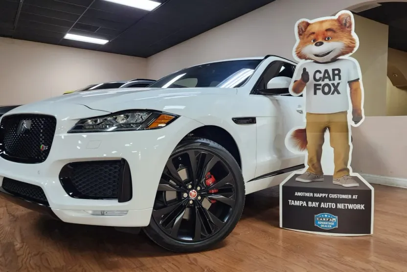 2019 Jaguar F-PACE S photo 1